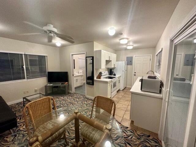 Waimanalo Beach Cottages Lodge *