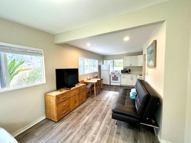 Waimanalo Beach Cottages